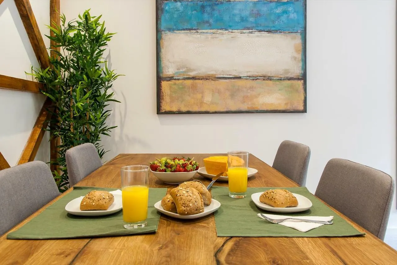 Charming Terrace - Liberdade Apartment Lisbon